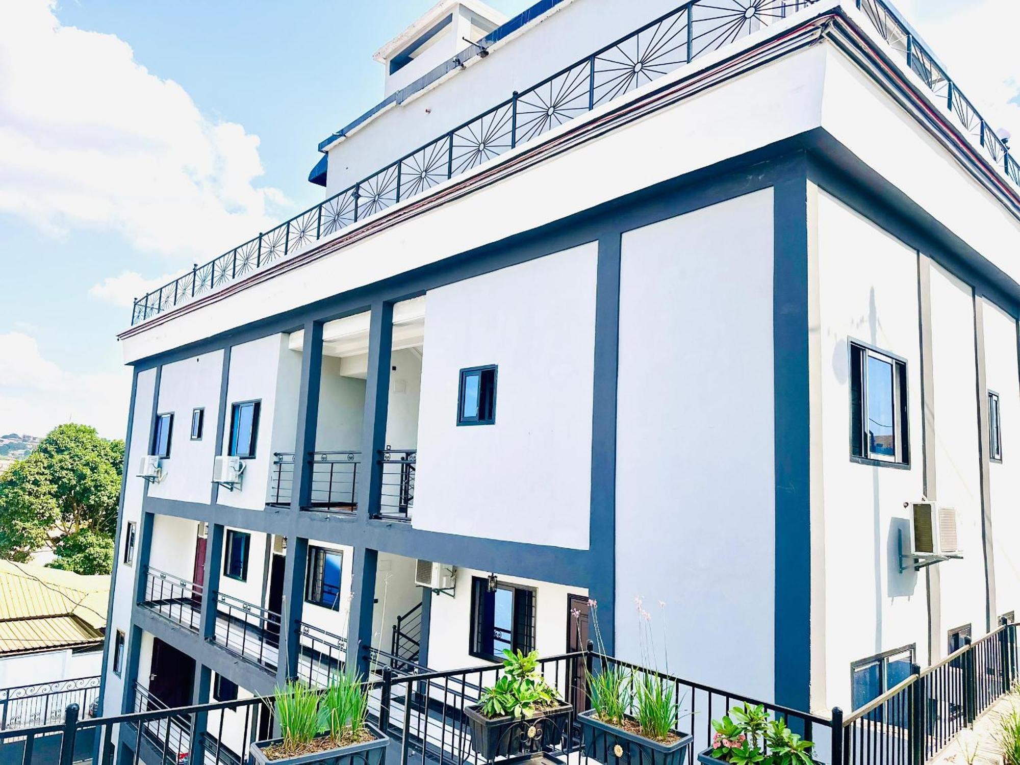 Royal Hillside Apartments And Hotels Yaoundé Екстериор снимка